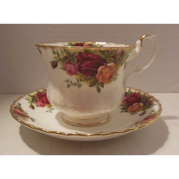 Vintage Royal Albert Old Country Roses Cup and Saucer Set - Picture 1 of 4